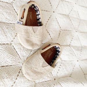 Toms baby shoes size 2 like new
